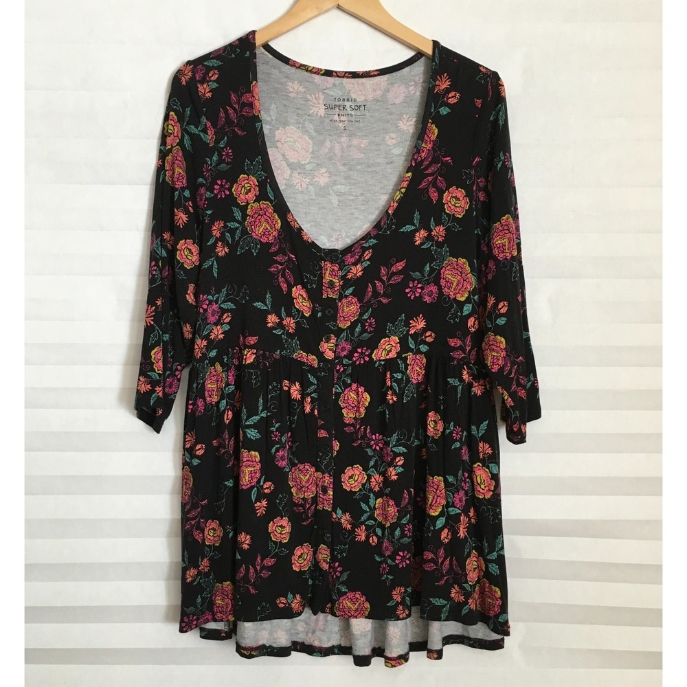 Torrid Super Soft Knit Womens Button Down Blouse Top‎ Size 1 Stretch Half Sleeve